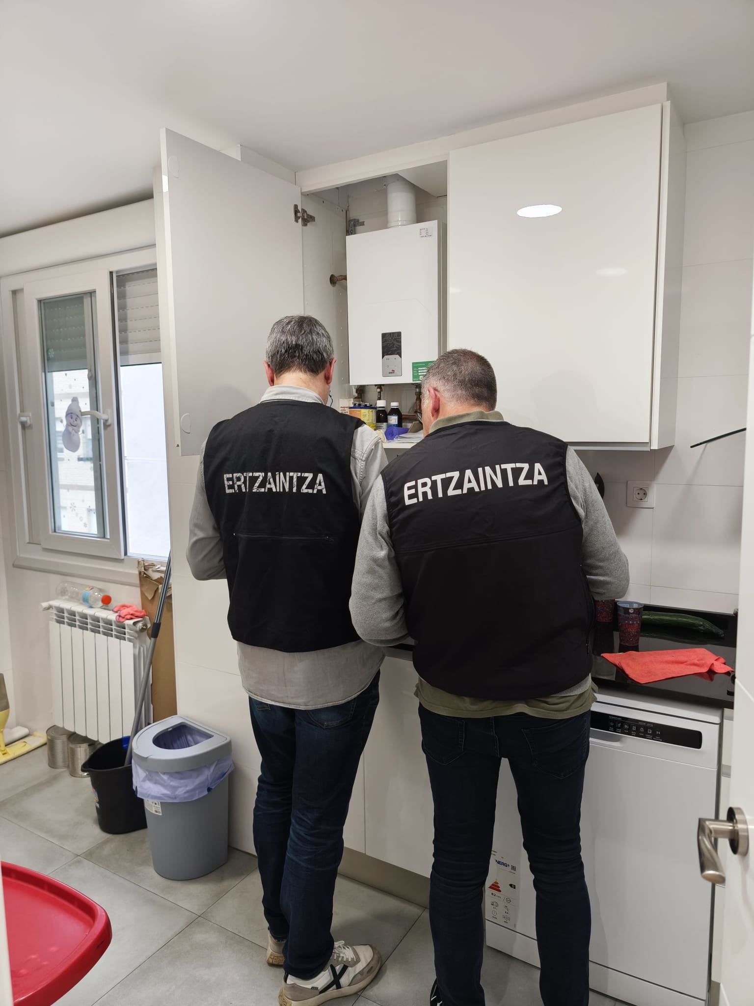 Un empresario de Logroño detenido en Gipuzkoa por explotar a ciudadanos extranjeros sin papeles Un empresario de Logroño detenido en Gipuzkoa por explotar a ciudadanos extranjeros sin papeles