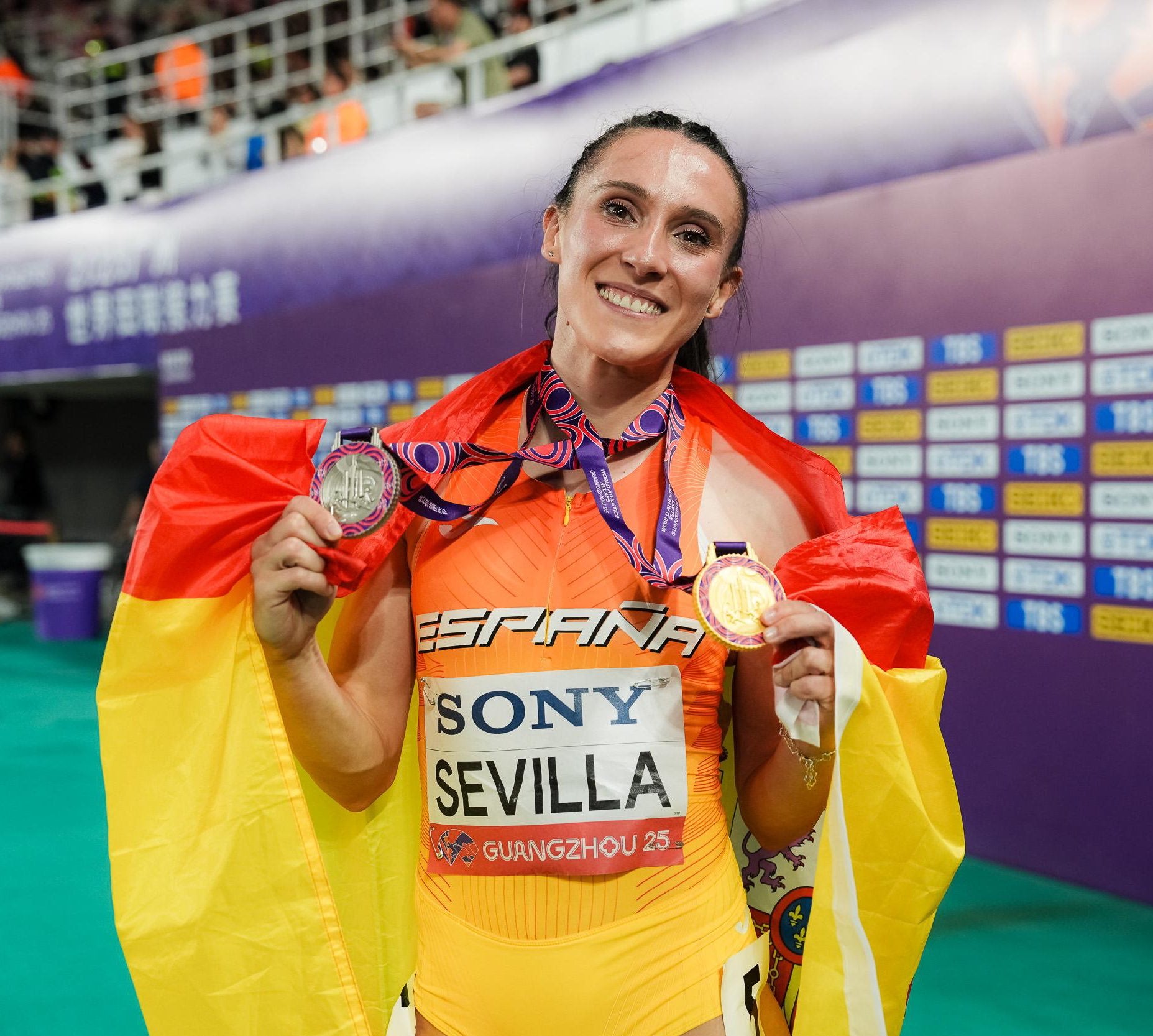 La solanera Paula Sevilla oro en 4x400 y plata en 4x100 en el Mundial de Relevos La solanera Paula Sevilla oro en 4x400 y plata en 4x100 en el Mundial de Relevos