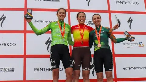 Natalia Fischer (Extremadura-Ecopilas) subcampeona de España absoluta de gravel y medalla de plata Natalia Fischer (Extremadura-Ecopilas) subcampeona de España absoluta de gravel y medalla de plata