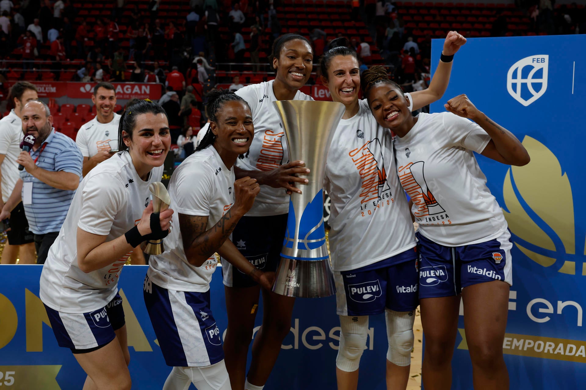 Valencia Basket confirma con su tercera liga consecutiva una nueva 'era taronja' en el baloncesto nacional Valencia Basket confirma con su tercera liga consecutiva una nueva 'era taronja' en el baloncesto nacional