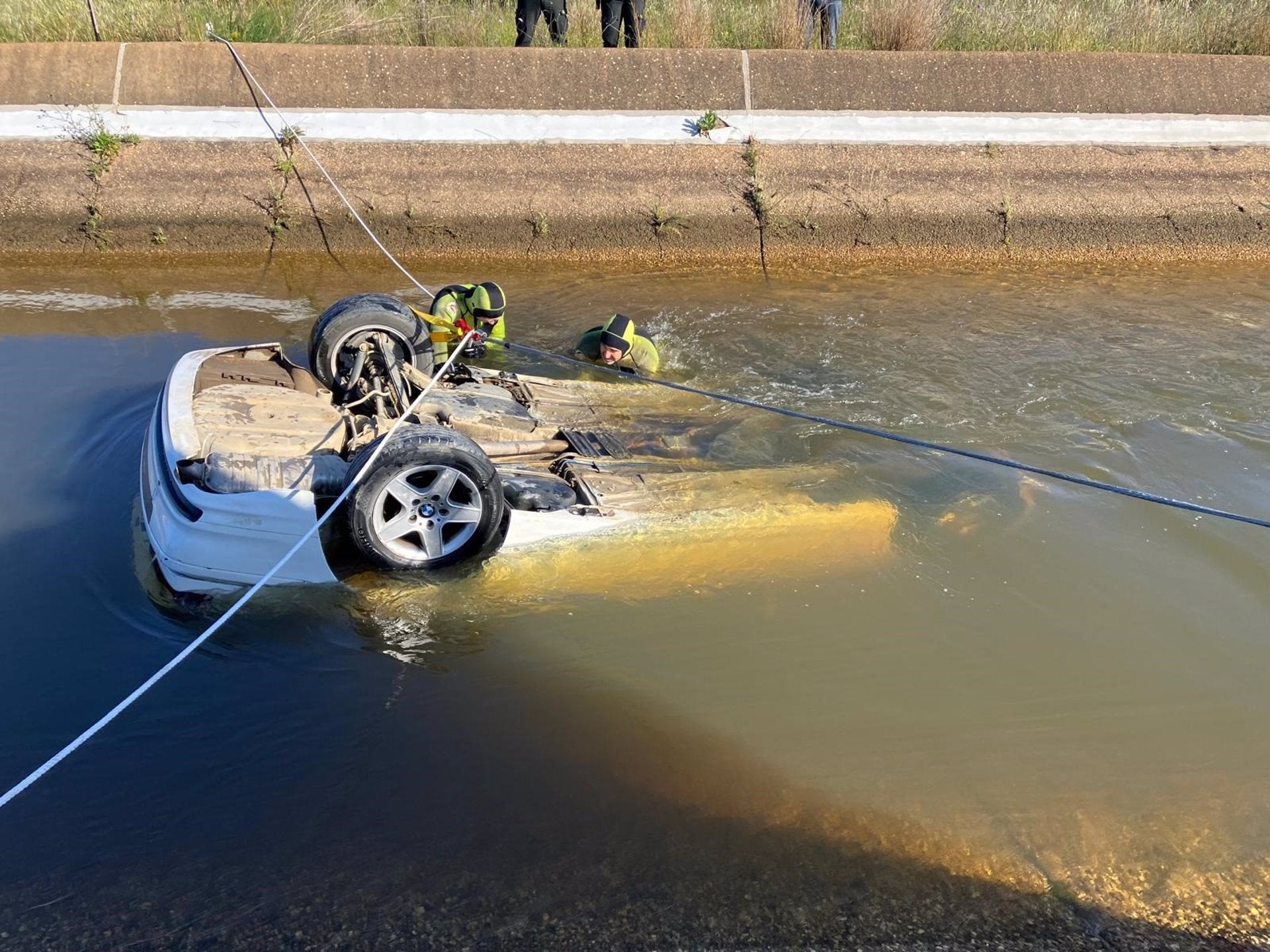 Encuentran tres personas fallecidas en el interior de un vehículo en un canal de Cartaya Encuentran tres personas fallecidas en el interior de un vehículo en un canal de Cartaya