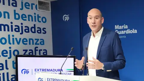 PP afea a Gallardo que no defienda a Vara de los mensajes entre Sánchez y Ábalos propios de un partido "dictatorial" PP afea a Gallardo que no defienda a Vara de los mensajes entre Sánchez y Ábalos propios de un partido "dictatorial"