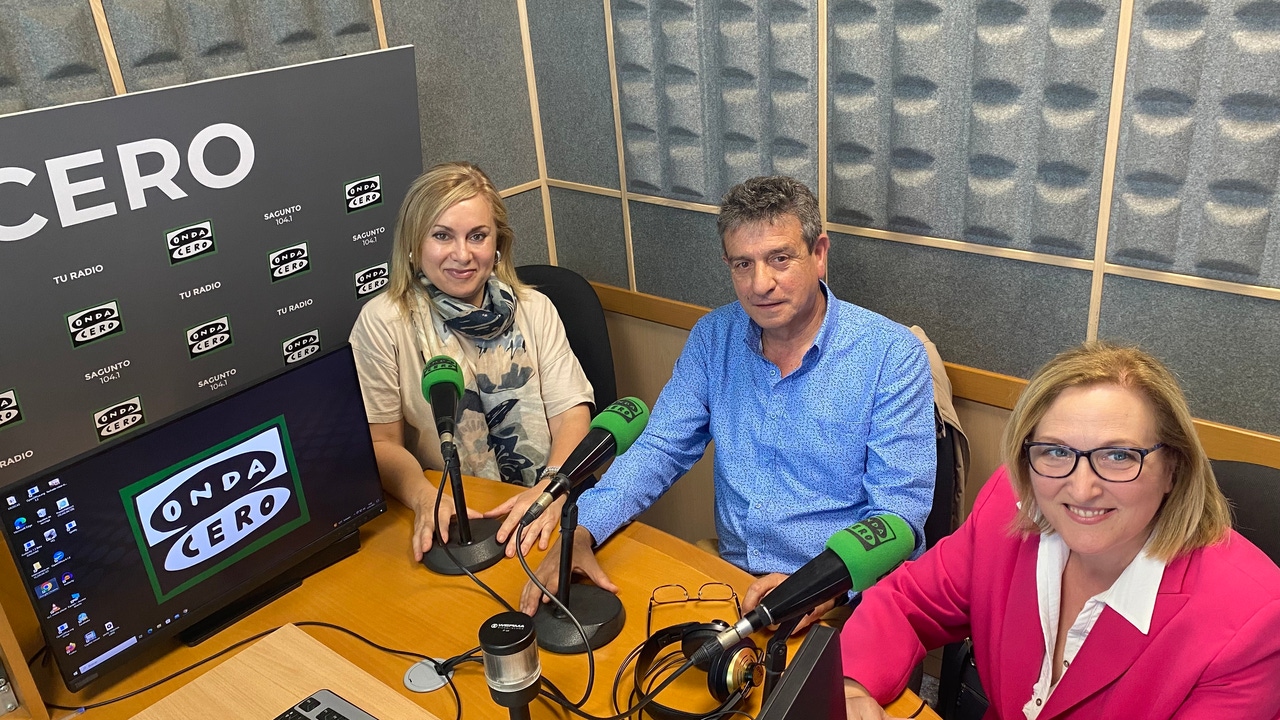 Sagunto Rinde Homenaje a las Enfermeras: Celebración del Día Internacional de la Enfermería con Nati Alonso y Vicente Hervás