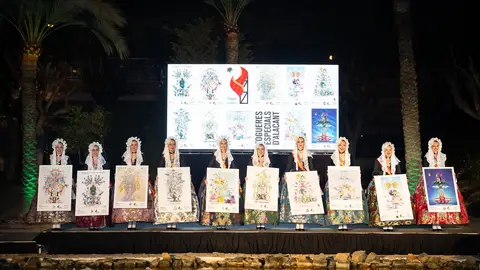 Las bellesas adultas junto a los bocetos de los monumentos de especial Las bellesas adultas junto a los bocetos de los monumentos de especial