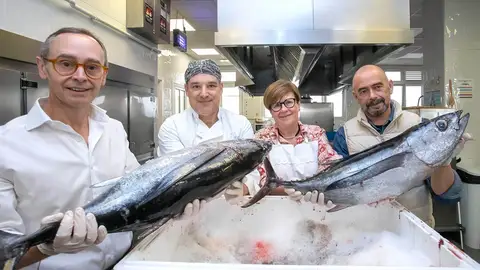 Alimerka distribuye 100 kilos del primero bonito de la temporada en cocinas sociales Alimerka distribuye 100 kilos del primero bonito de la temporada en cocinas sociales