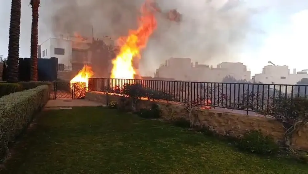 El incendio en Orihuela costa que obligó a desalojar a unas 50 personas ha calcinado 3 hectáreas El incendio en Orihuela costa que obligó a desalojar a unas 50 personas ha calcinado 3 hectáreas
