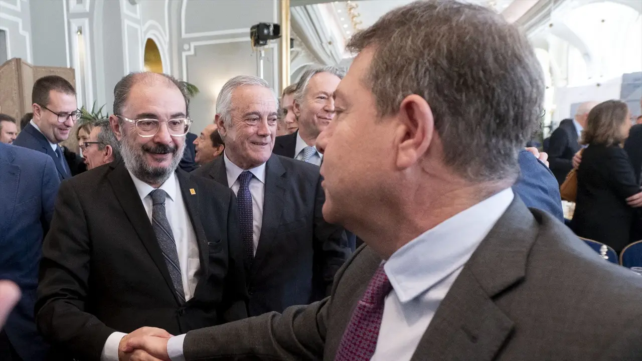 La lectura de Alsina tras la reacción de Page y Lambán en Más de uno a los mensajes entre Sánchez y Ábalos: "No adivináis...?" La lectura de Alsina tras la reacción de Page y Lambán en Más de uno a los mensajes entre Sánchez y Ábalos: "No adivináis...?"