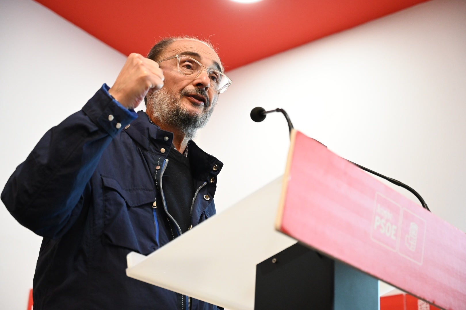 Lambán reconoce que tuvo broncas telefónicas con Sánchez: "Sus reacciones eran iracundas" Lambán reconoce que tuvo broncas telefónicas con Sánchez: "Sus reacciones eran iracundas"