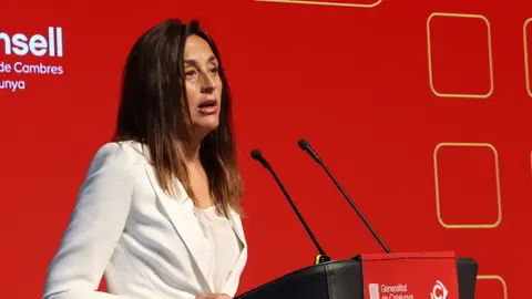 La consellera d'Educació i FP, Esther Niubó, aquest matí a la Llotja de Mar La consellera d'Educació i FP, Esther Niubó, aquest matí a la Llotja de Mar