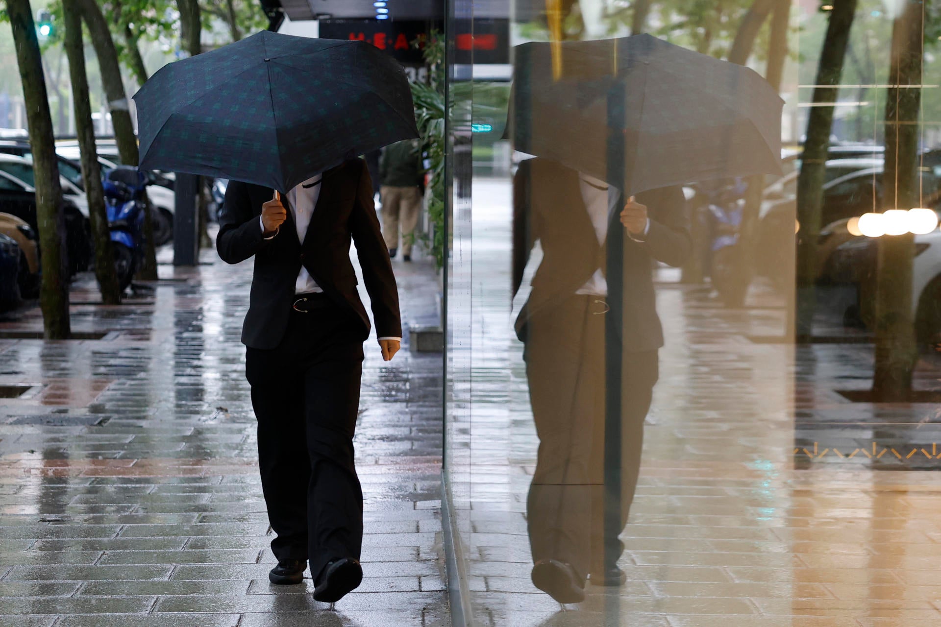 Vuelve la lluvia a Madrid: la AEMET activa la alerta amarilla por tormentas y granizo para este miércoles Vuelve la lluvia a Madrid: la AEMET activa la alerta amarilla por tormentas y granizo para este miércoles