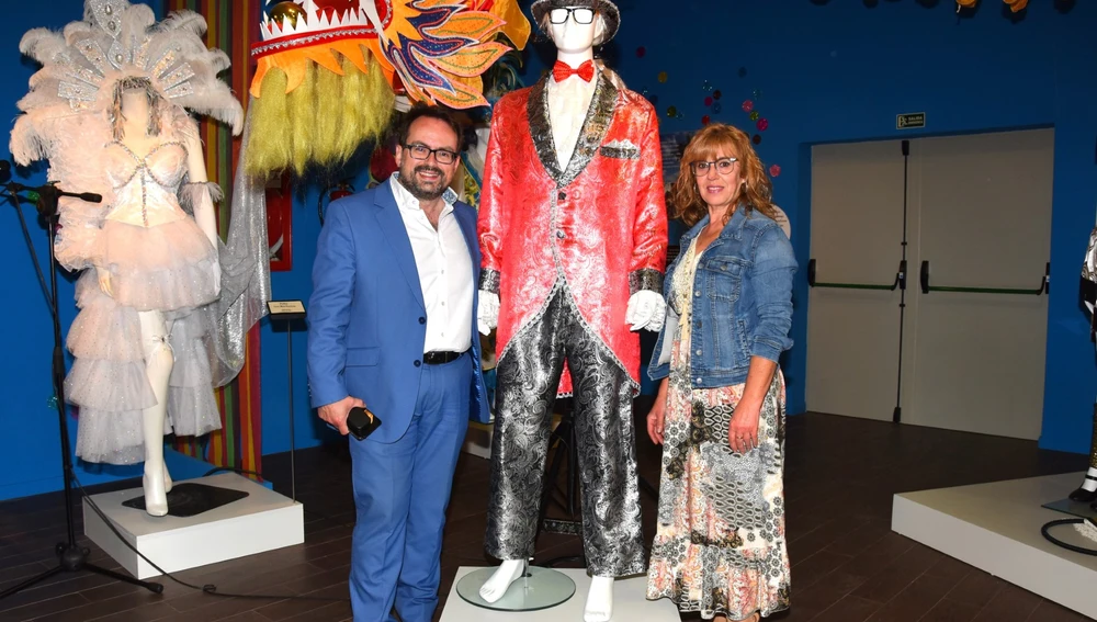 Donación del traje del pregonero del Carnaval de Miguelturra en 2024 Donación del traje del pregonero del Carnaval de Miguelturra en 2024