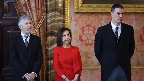 Pedro Sánchez y Margarita Robles durante una pascua militar Pedro Sánchez y Margarita Robles durante una pascua militar