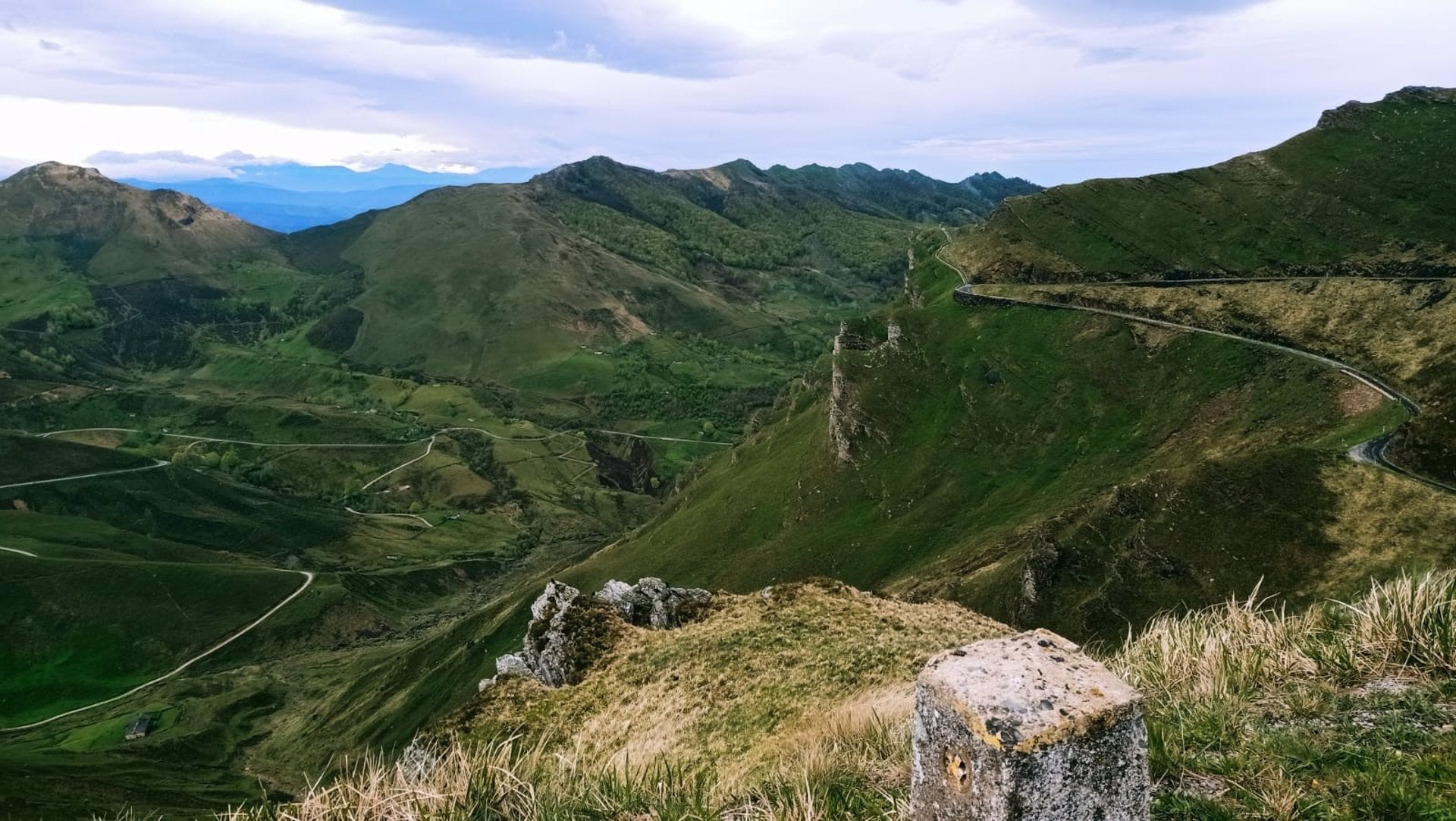 Cantabria podría colocar guardarraíles extraíbles y un tipo de asfalto especial para mejorar el Puerto de Lunada Cantabria podría colocar guardarraíles extraíbles y un tipo de asfalto especial para mejorar el Puerto de Lunada
