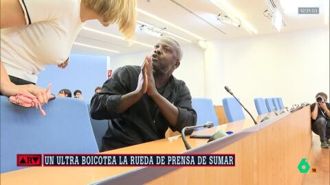 El agitador ultra Bertrand Ndongo revienta una rueda de prensa de Sumar en el Congreso: "Le ruego que se calle"