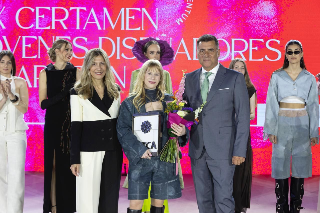 Lara Marín, ganadora del XX Certamen de Jóvenes Diseñadores de Aragón Lara Marín, ganadora del XX Certamen de Jóvenes Diseñadores de Aragón