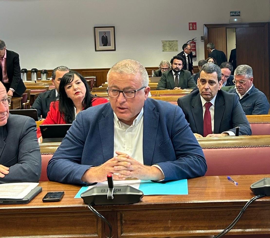 El PP critica en el Senado la decisión "política" de sellar Portman y el Secretario de Estado ve "inejecutable" el proyecto de 2011 El PP critica en el Senado la decisión "política" de sellar Portman y el Secretario de Estado ve "inejecutable" el proyecto de 2011