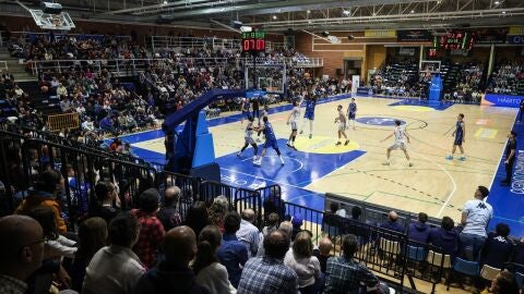 9-5-2025 &Uacute;ltimo partido del Alimrka Oviedo Baloncetso en el polideportivo de Pumar&iacute;n, ante el Zamora