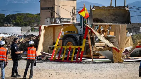 Derriban construcciones ilegales en una nueva intervención en Son Banya. Derriban construcciones ilegales en una nueva intervención en Son Banya.