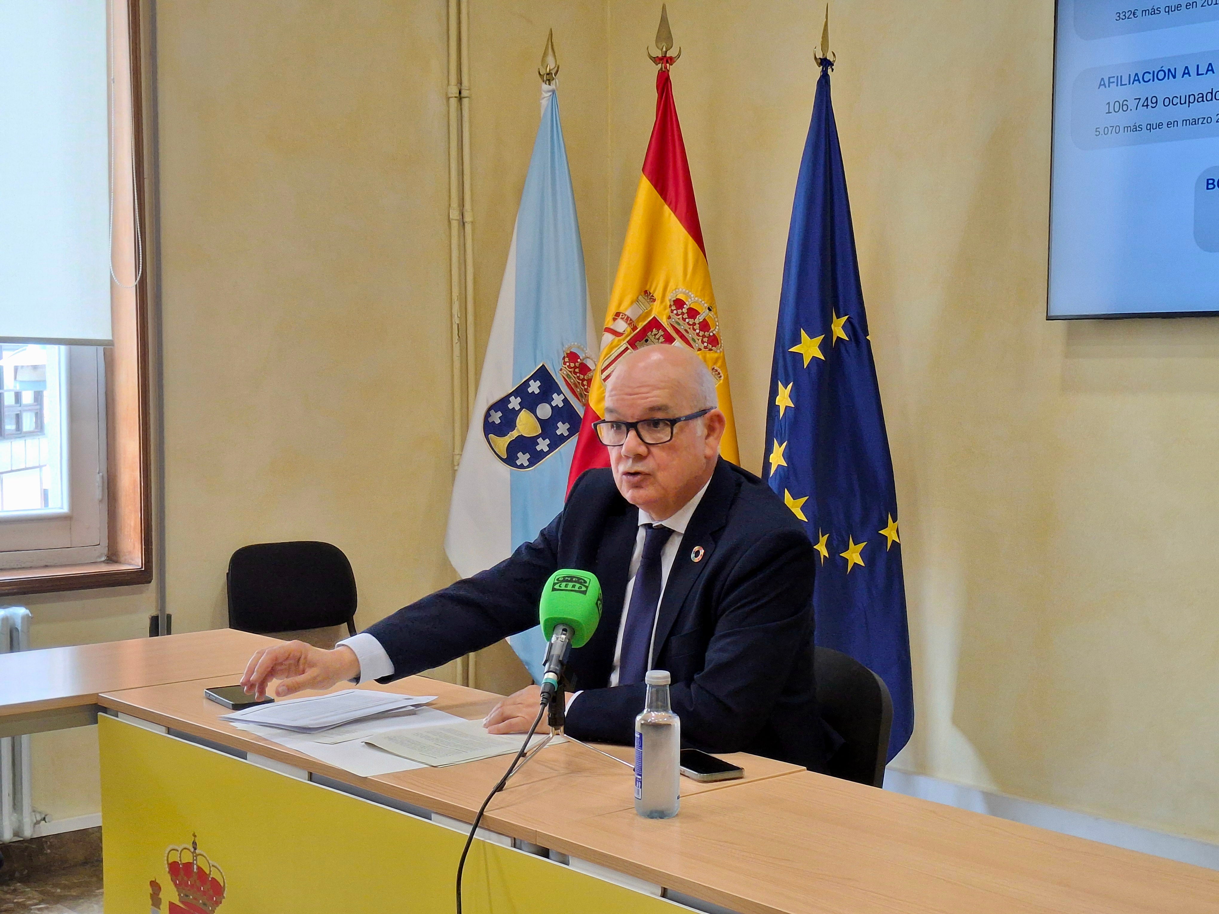 O subdelegado do Goberno en Ourense presenta en Dereito as Bolsas Seré O subdelegado do Goberno en Ourense presenta en Dereito as Bolsas Seré
