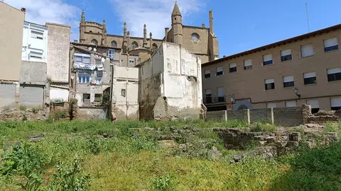 El PSOE Huesca critica la compra del solar de Zarandia "por la puerta de atrás" El PSOE Huesca critica la compra del solar de Zarandia "por la puerta de atrás"