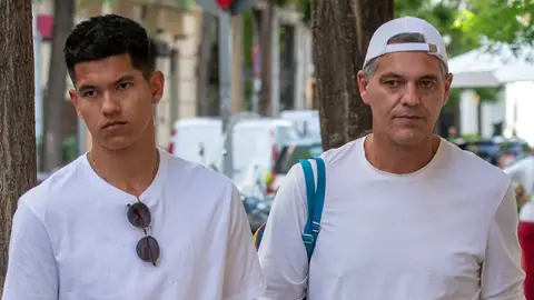 El hijo de Frank Cuesta dice que han forzado a su padre a grabar el vídeo y mentir "Le han obligado a leer un guion" El hijo de Frank Cuesta dice que han forzado a su padre a grabar el vídeo y mentir "Le han obligado a leer un guion"
