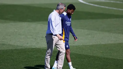 Rodrygo se retira del entrenamiento con problemas físicos Rodrygo se retira del entrenamiento con problemas físicos