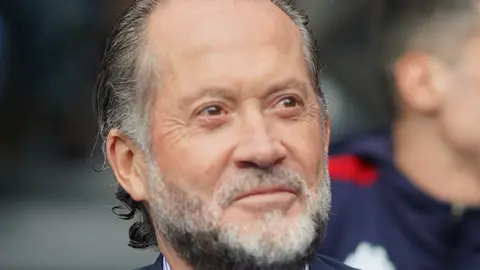 Juan Carlos Escotet, dueño y presidente del Deportivo En un acto de la cantera.