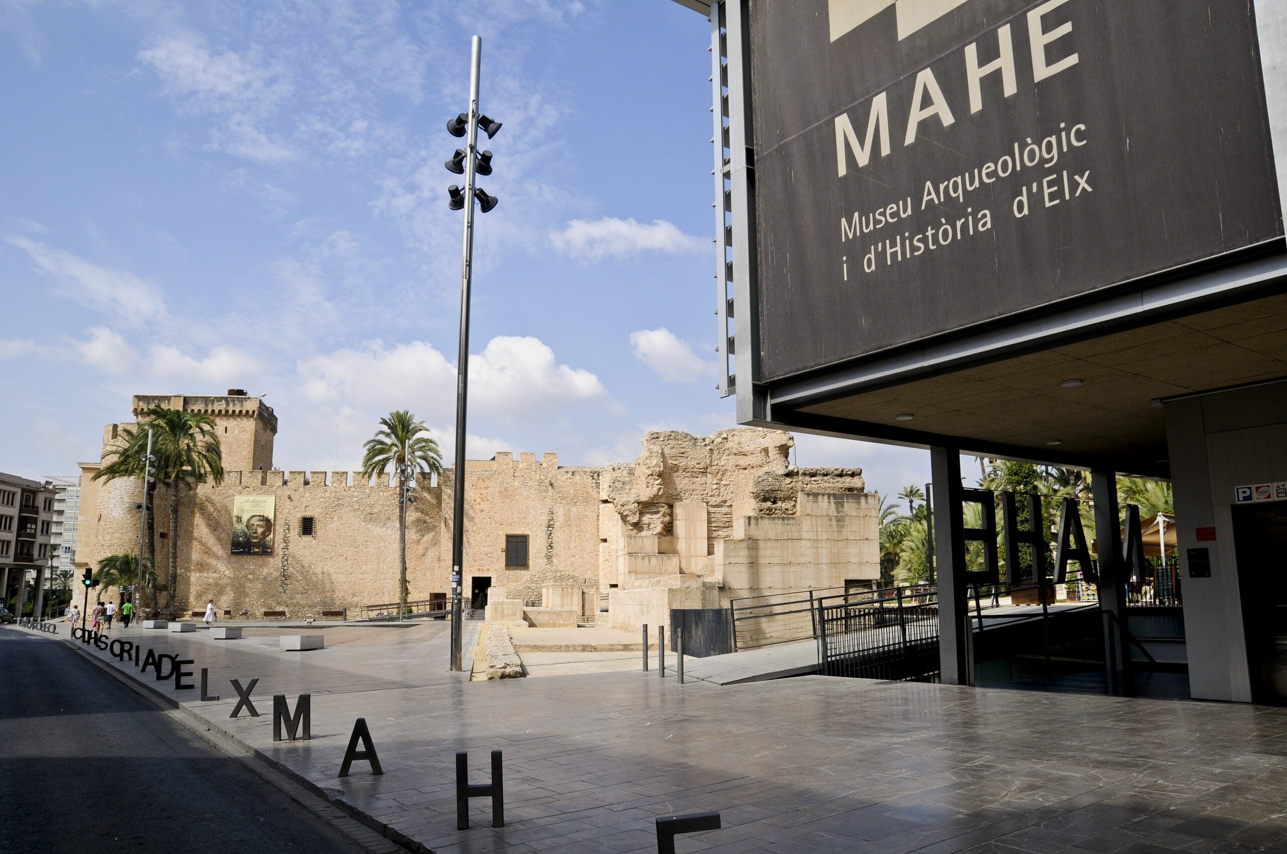 Ultimátum a la empresa de las obras del MAHE de Elche: si el 30 de junio no han acabado habrá multa Ultimátum a la empresa de las obras del MAHE de Elche: si el 30 de junio no han acabado habrá multa