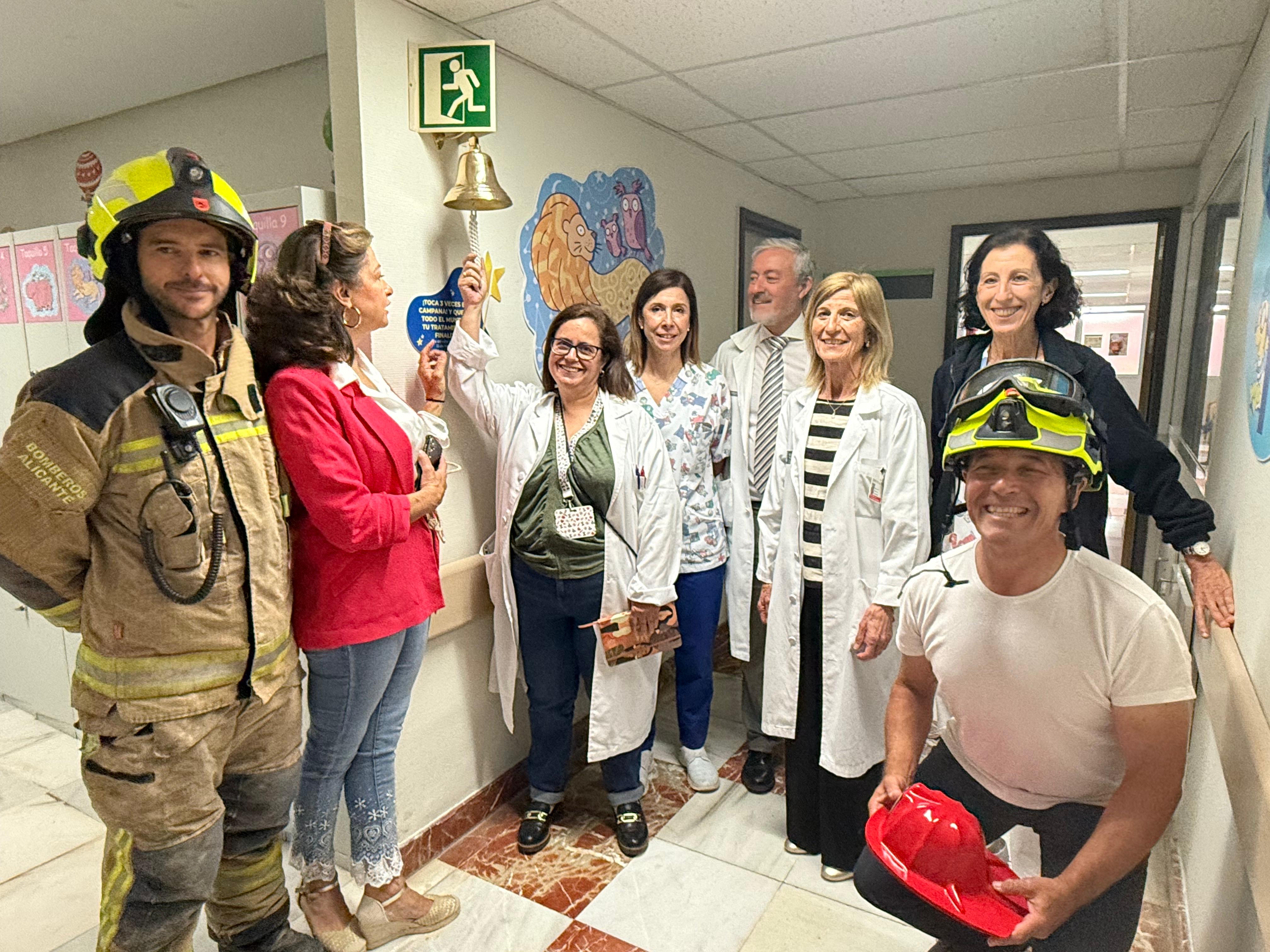 El Hospital Doctor Balmis de Alicante inaugura una ‘campana del alta’ en Neonatología El Hospital Doctor Balmis de Alicante inaugura una ‘campana del alta’ en Neonatología