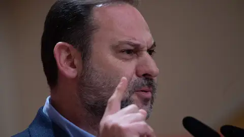 Ábalos niega ser el que ha filtrado sus mensajes con Sánchez, aunque reconoce haber compartido parte con una persona "de confianza" Ábalos niega ser el que ha filtrado sus mensajes con Sánchez, aunque reconoce haber compartido parte con una persona "de confianza"