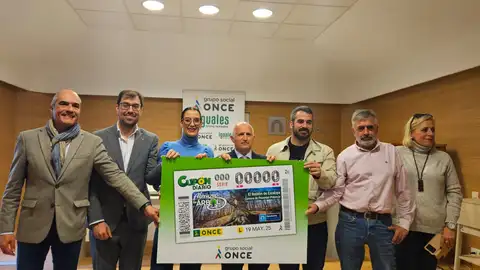 El Roblón de Estalaya muestra su grandeza en el cupón de la ONCE .