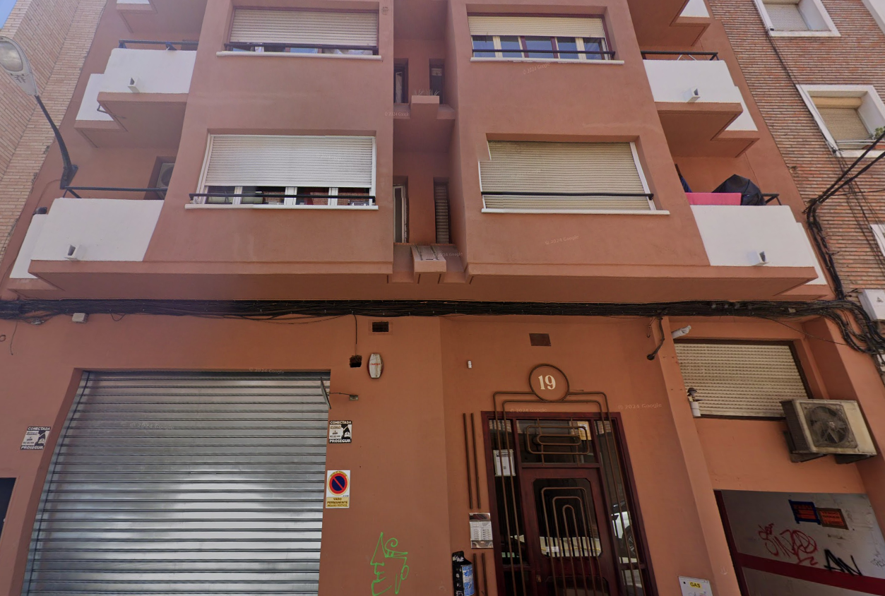 Desalojados dos edificios en Zaragoza tras un derrumbe y un incendio Desalojados dos edificios en Zaragoza tras un derrumbe y un incendio