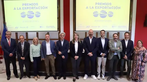 Representantes de Cámara de Zaragoza y las empresas premiadas Representantes de Cámara de Zaragoza y las empresas premiadas