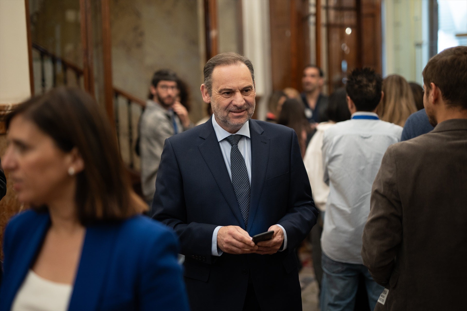 Los motivos por los que Ábalos habría permitido la filtración de mensajes: "Se siente un mono de feria" Los motivos por los que Ábalos habría permitido la filtración de mensajes: "Se siente un mono de feria"