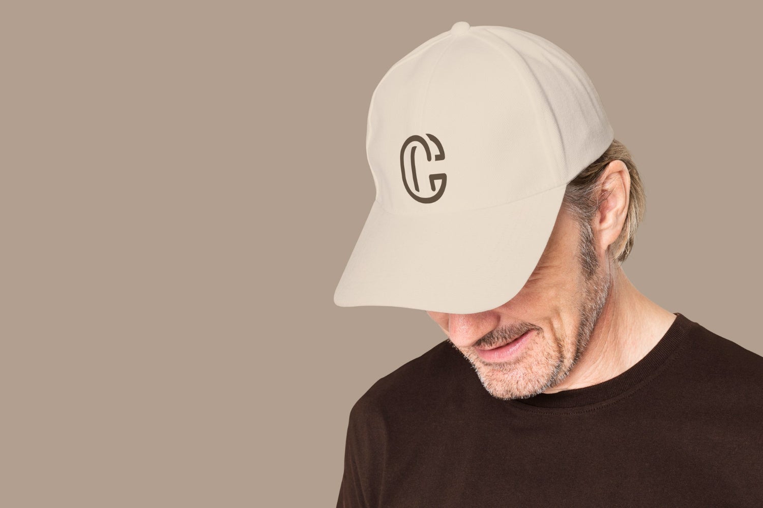 Esta es la curiosa función del botón que hay en la parte superior de las gorras: pocos lo conocen Esta es la curiosa función del botón que hay en la parte superior de las gorras: pocos lo conocen