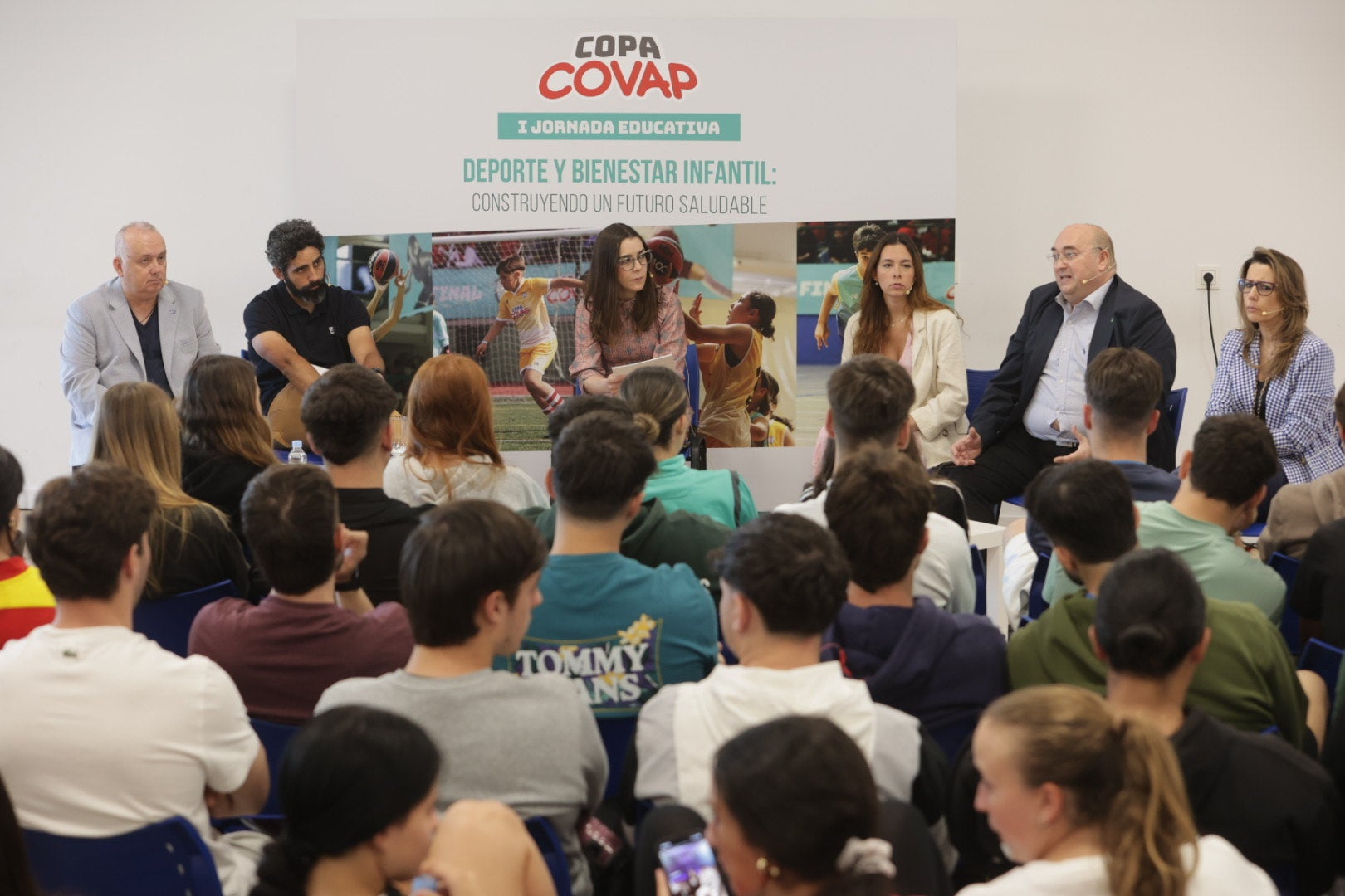 La Copa COVAP reúne en Sevilla a cerca de 100 futuros profesionales del deporte y la nutrición en una jornada educativa sobre bienestar infantil La Copa COVAP reúne en Sevilla a cerca de 100 futuros profesionales del deporte y la nutrición en una jornada educativa sobre bienestar infantil