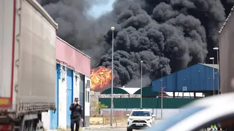 Columna de humo del lugar donde se ha producido el accidente Columna de humo del lugar donde se ha producido el accidente