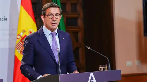 El consejero de Política Industrial y Energía Jorge Paradela Gutiérrez interviene en la rueda de prensa posterior al Consejo de Gobierno. A 14 de mayo de 2025, en Sevilla (Andalucía, España). El consejero de Política Industrial y Energía Jorge Paradela Gutiérrez interviene en la rueda de prensa posterior al Consejo de Gobierno. A 14 de mayo de 2025, en Sevilla (Andalucía, España).