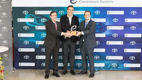 Toyota Nimauto recibe el premio Retailer Excellence 2024 situándose entre los mejores concesionarios de España Toyota Nimauto recibe el premio Retailer Excellence 2024 situándose entre los mejores concesionarios de España