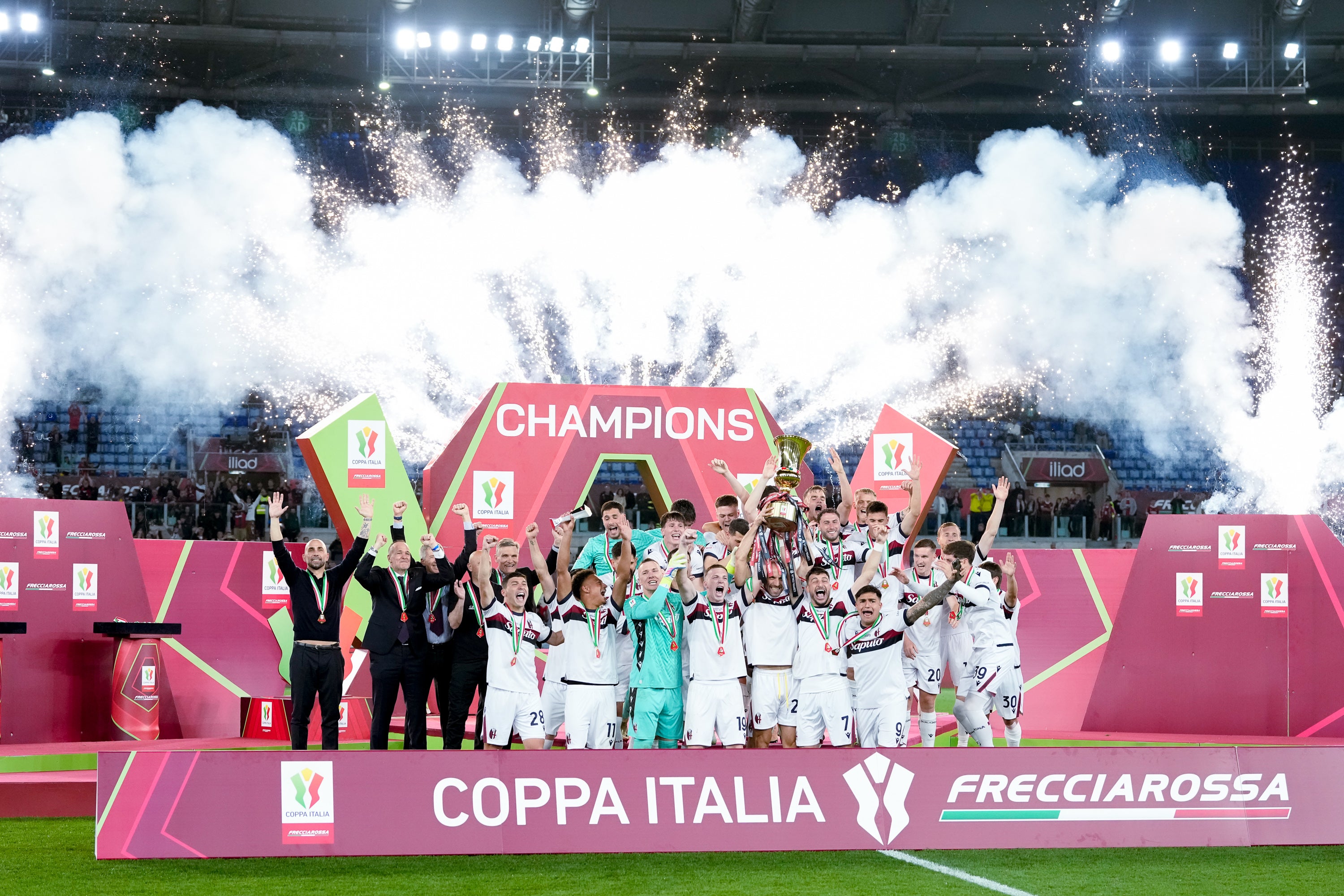 Juan Miranda: "Por la forma en la que viven el fútbol en Bolonia se merecen esta Copa" Juan Miranda: "Por la forma en la que viven el fútbol en Bolonia se merecen esta Copa"