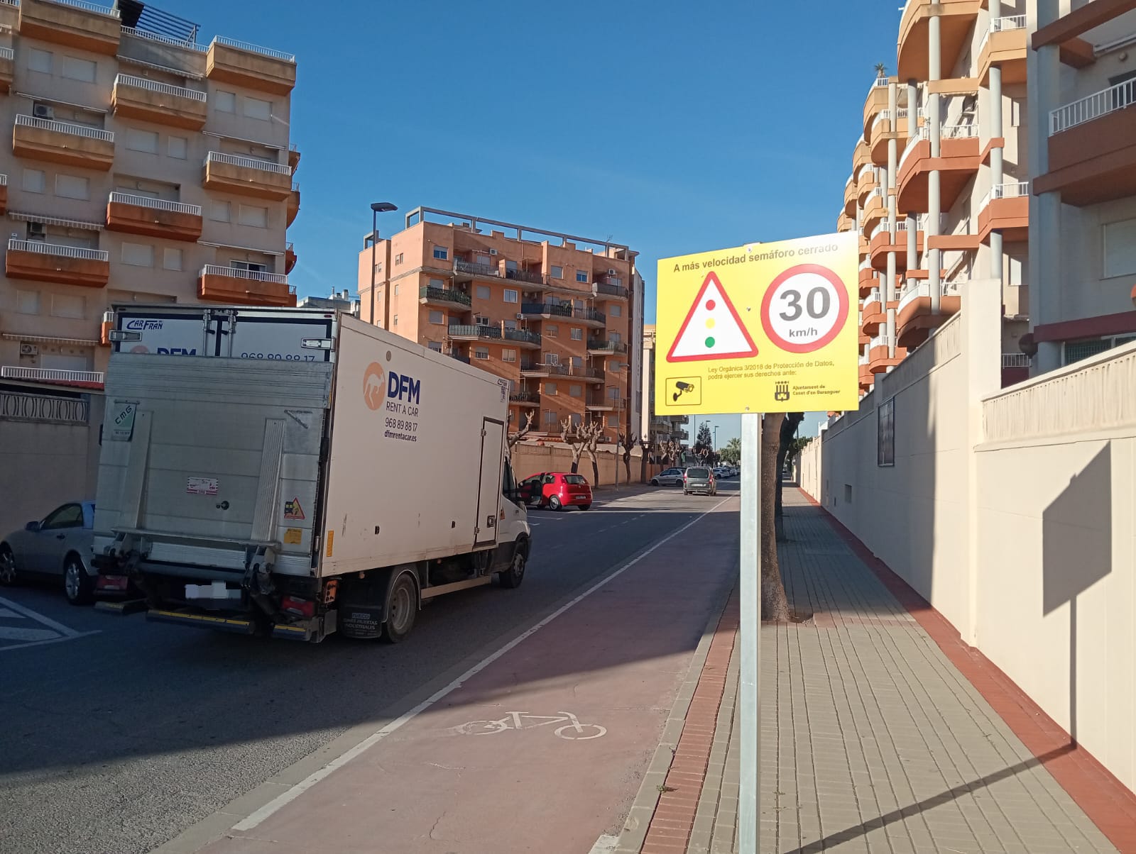 Canet sustituirá el polémico semáforo 'foto-rojo' por un radar móvil Canet sustituirá el polémico semáforo 'foto-rojo' por un radar móvil