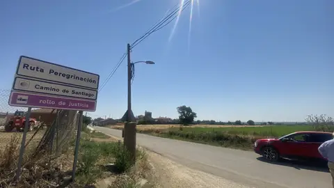 La Diputación y el Ayuntamiento de Itero de la Vega firman un convenio para mejorar la competitividad turística del Camino de Santiago .