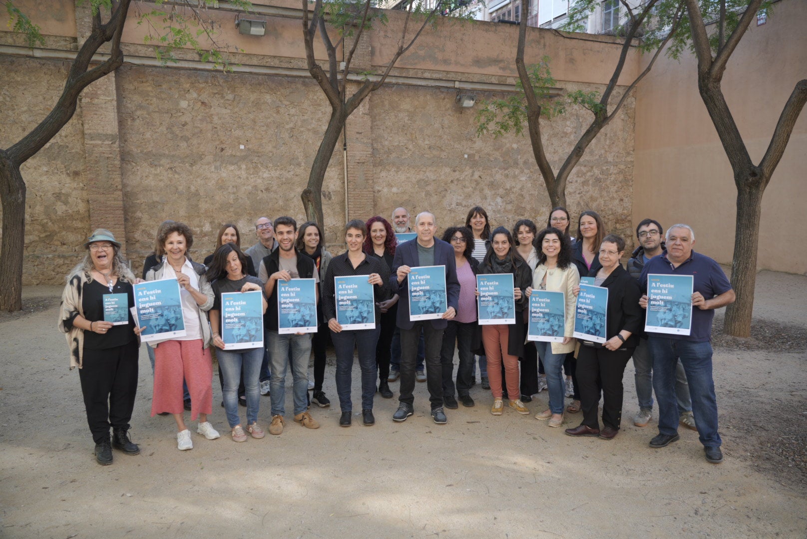 Quaranta entitats reclamen que tots els infants tinguin almenys dues setmanes de lleure a l'estiu Quaranta entitats reclamen que tots els infants tinguin almenys dues setmanes de lleure a l'estiu