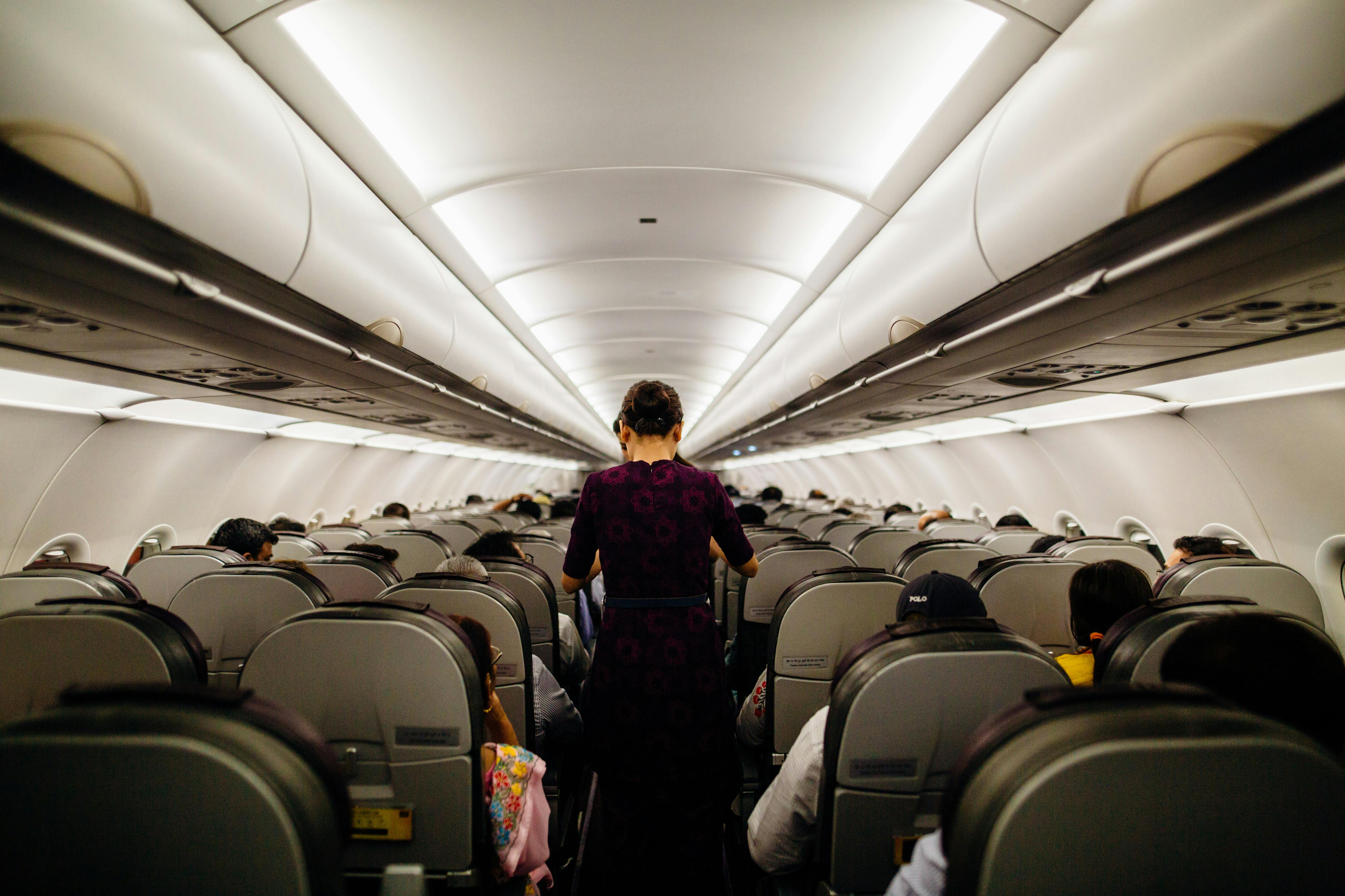 Turquía multará a los pasajeros que se levanten del avión antes de tiempo. Turquía multará a los pasajeros que se levanten del avión antes de tiempo.