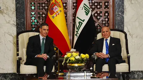 El presidente del Gobierno español, Pedro Sánchez, es recibido por el ministro de Exteriores iraquí, Fuad Husein El presidente del Gobierno español, Pedro Sánchez, es recibido por el ministro de Exteriores iraquí, Fuad Husein