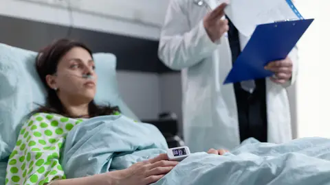 Mujer enferma Mujer enferma