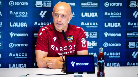 Entrenador del Levante, Julián Calero Entrenador del Levante, Julián Calero