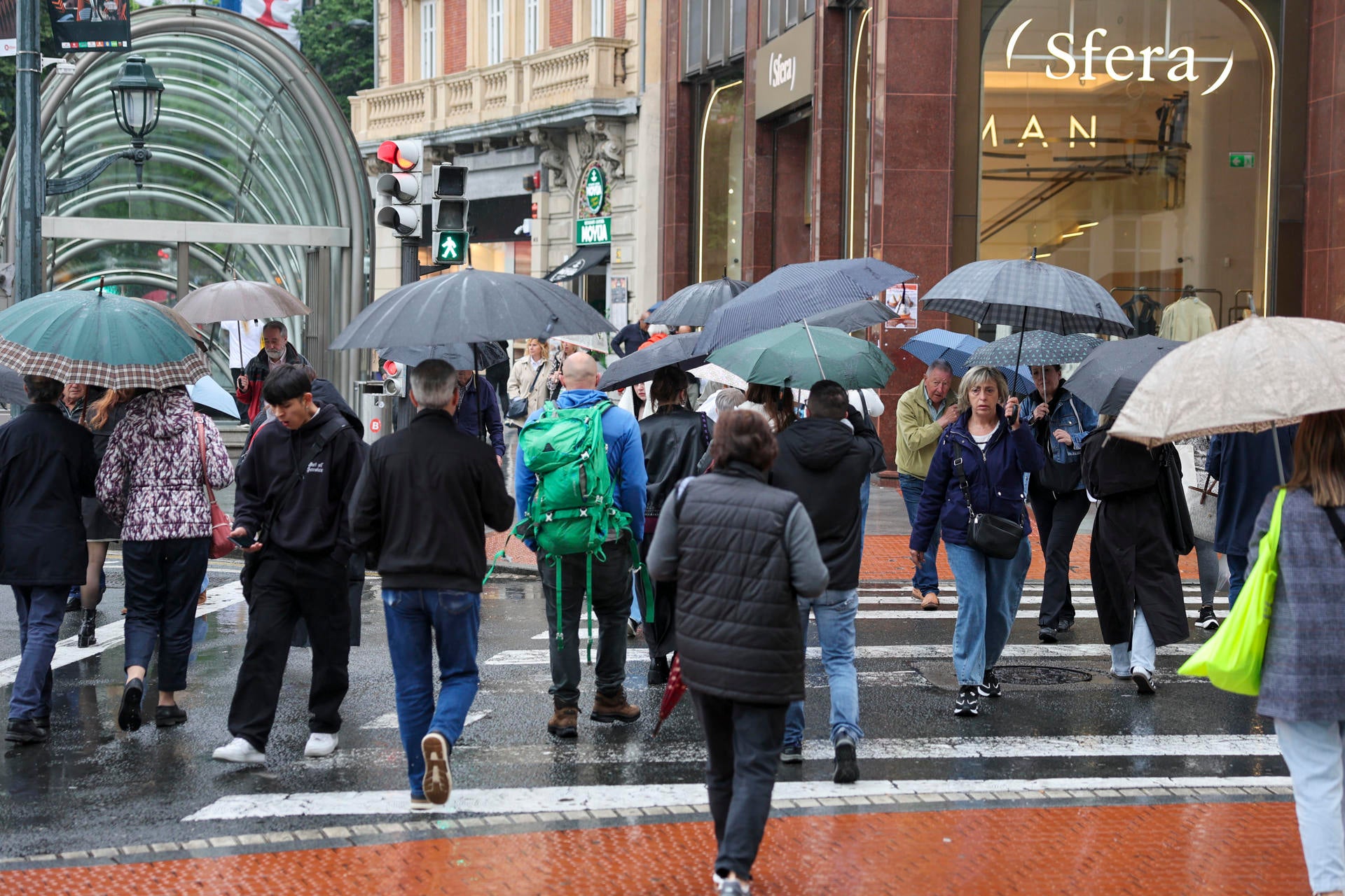 Vuelve la lluvia a España: la Aemet activa la alerta naranja en estas zonas Vuelve la lluvia a España: la Aemet activa la alerta naranja en estas zonas