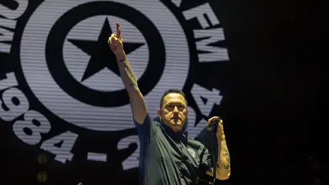 El cantante Fermín Muguruza durante su concierto en el Movistar Arena El cantante Fermín Muguruza durante su concierto en el Movistar Arena