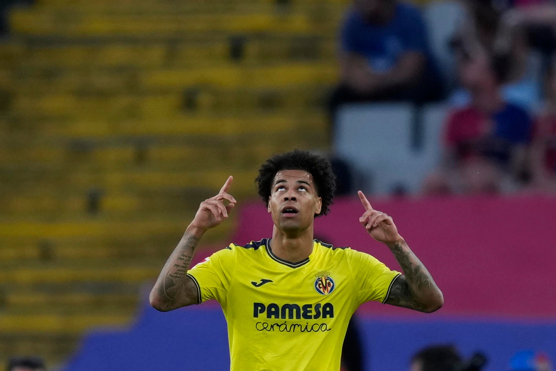 El Villarreal supera al Barça y ata la Champions El Villarreal supera al Barça y ata la Champions